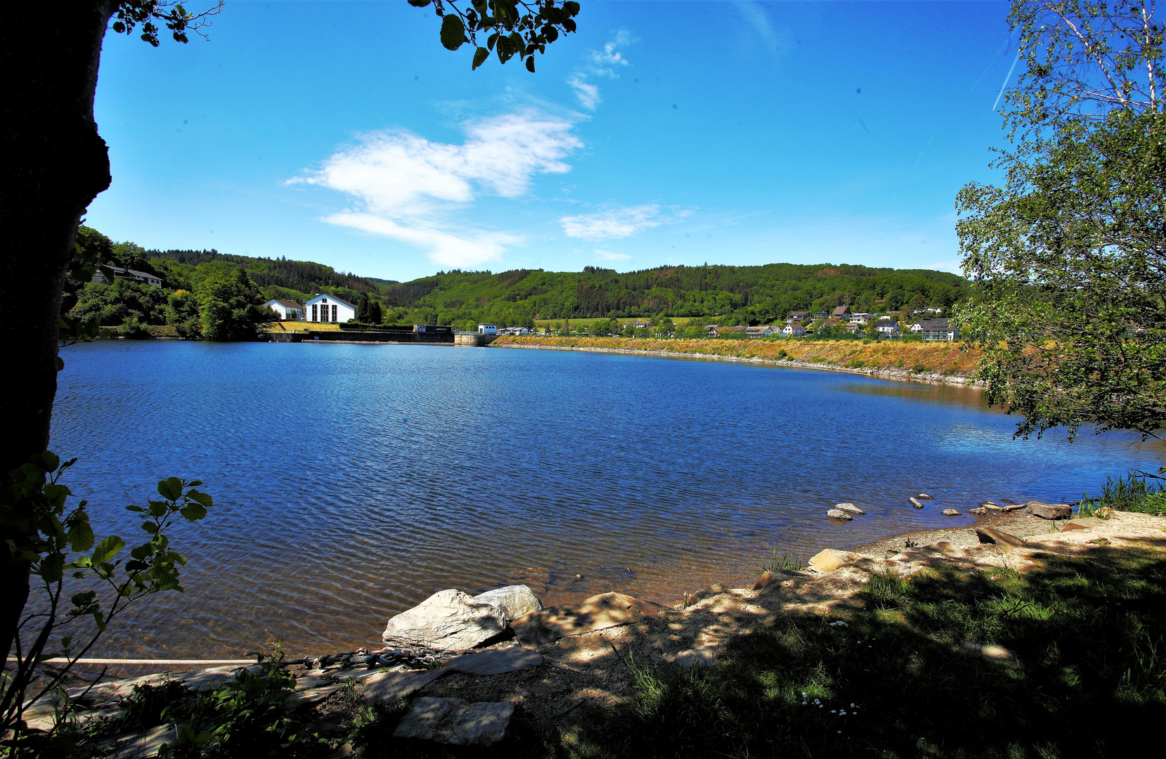 Der Obersee hinter dem Rursee in der Eifel