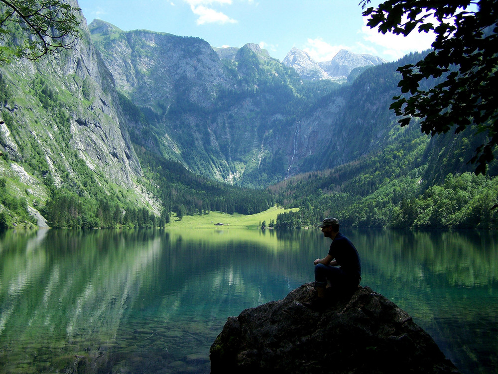 Der Obersee im Juli2009 - Mann auf Stein