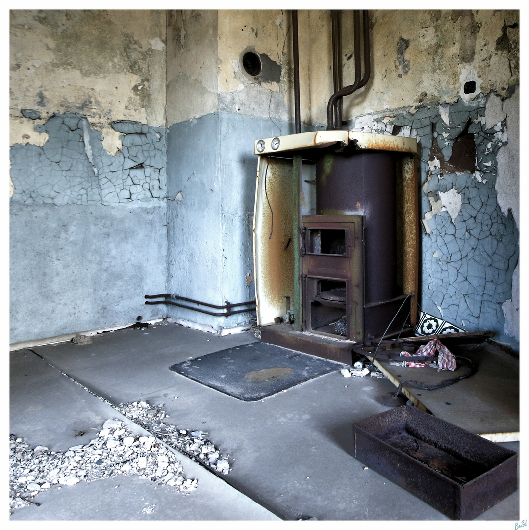 Der Ofen...... Foto &amp; Bild | fotos, spezial, marode Bilder auf ...