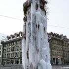 ..der Oppenheimbrunnen im Eiskleid..