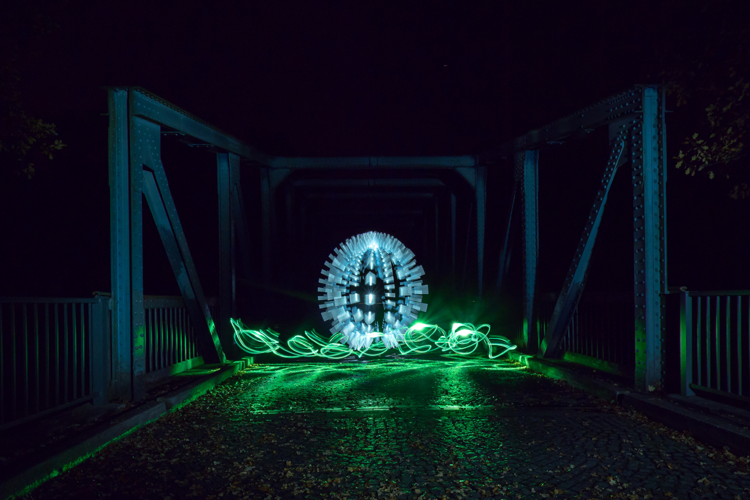 der Orb auf der Brücke