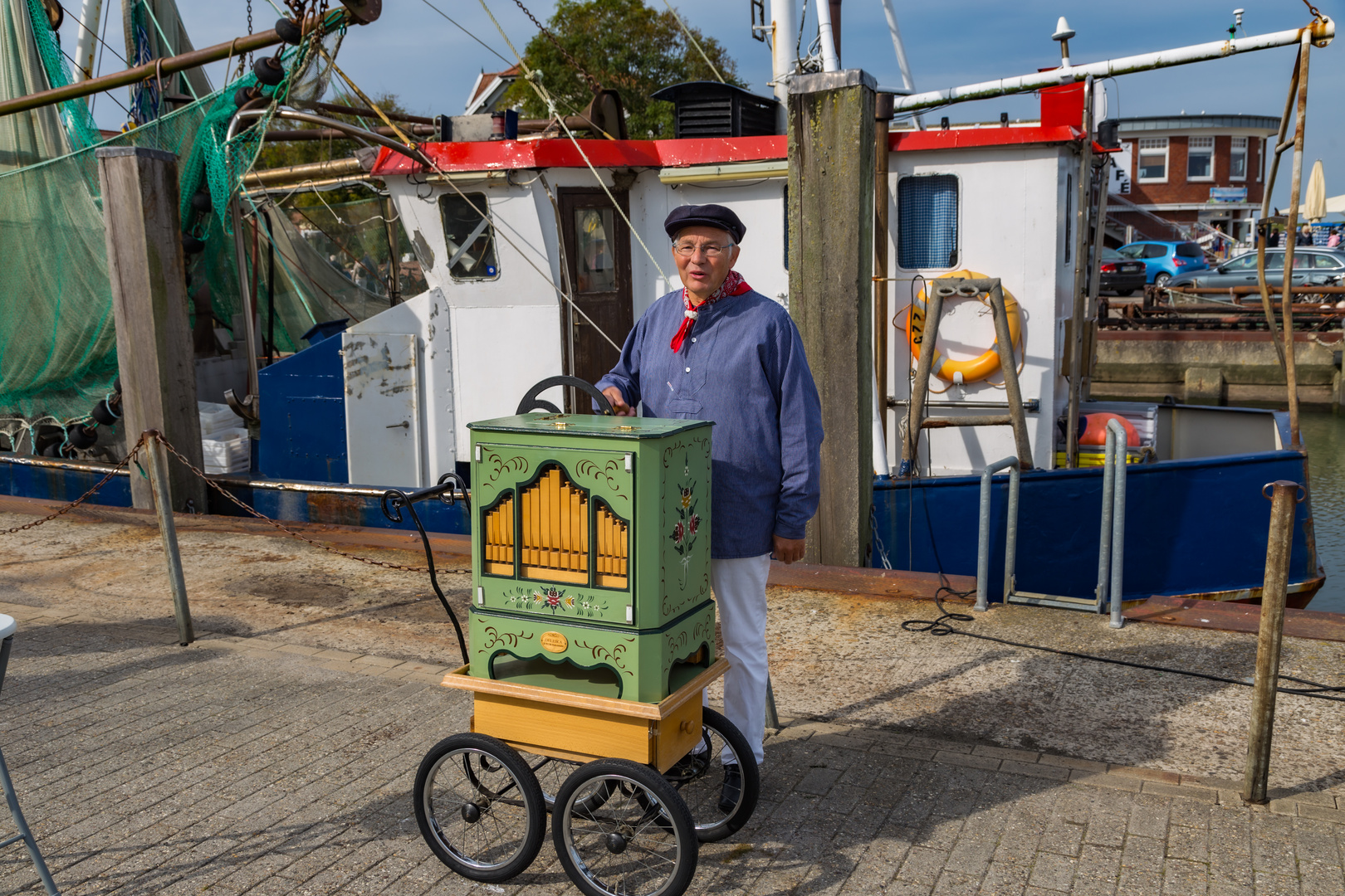 Der Orgelspieler in Neuharlingersiel