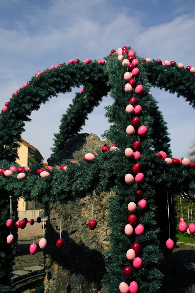 Der Osterbrunnen in Grauwinkel, ein Ortsteil von Hilpoltstein