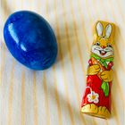 Der Osterhase hat blaue Eier