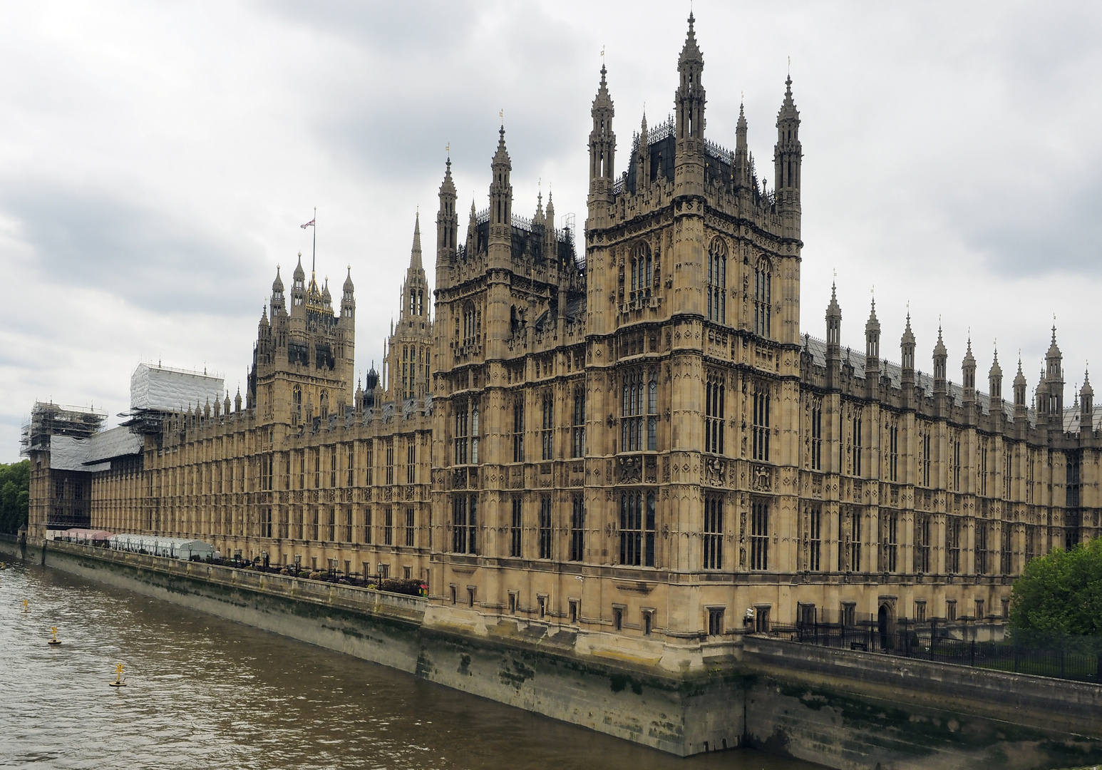 Der Palace of Westminster (deutsch Westminster-Palast)