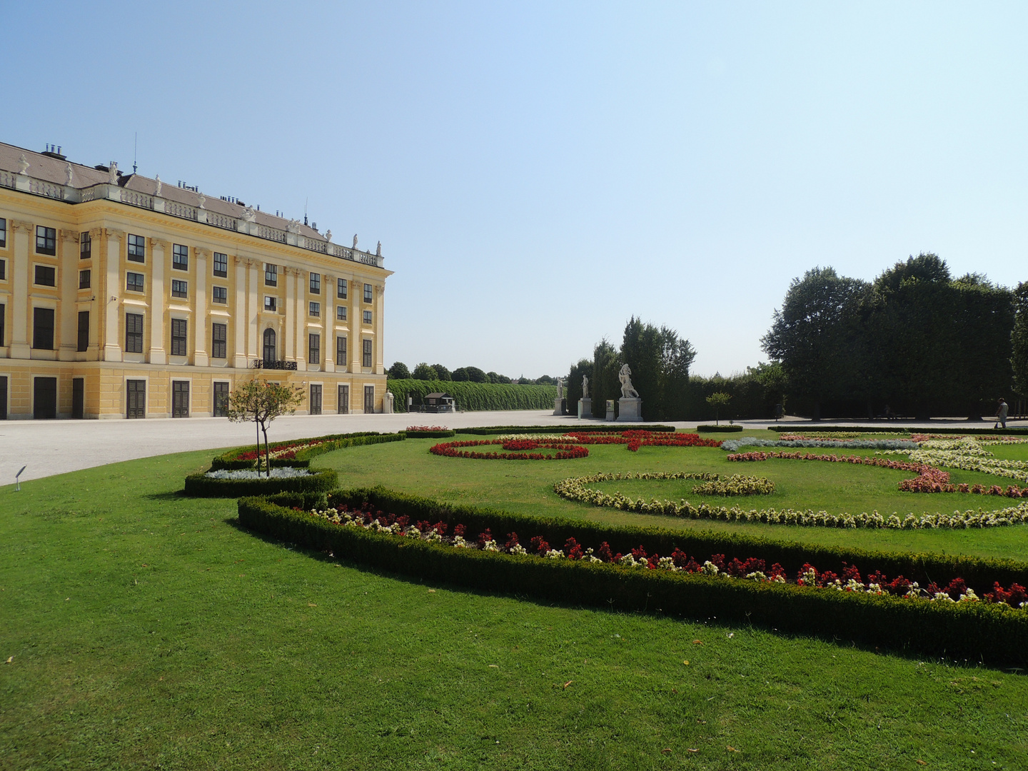 Der Palast und der wunderschöne Garten in Schönbrunn, Wien