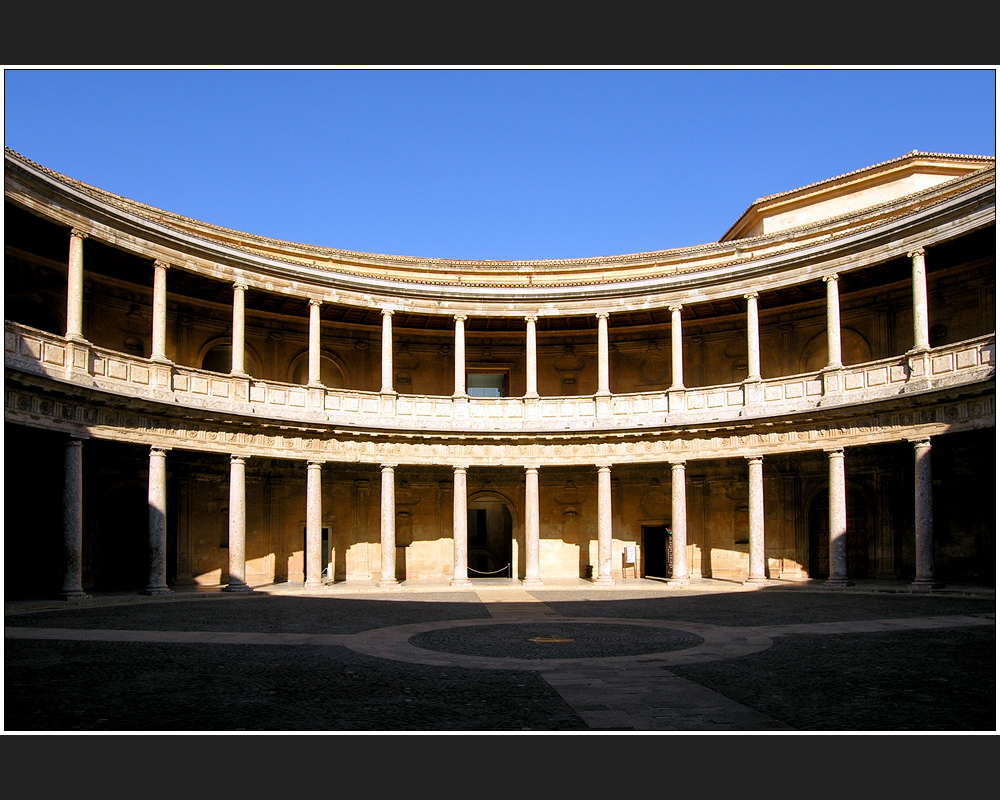 Der Palast von Karl V. in Granada