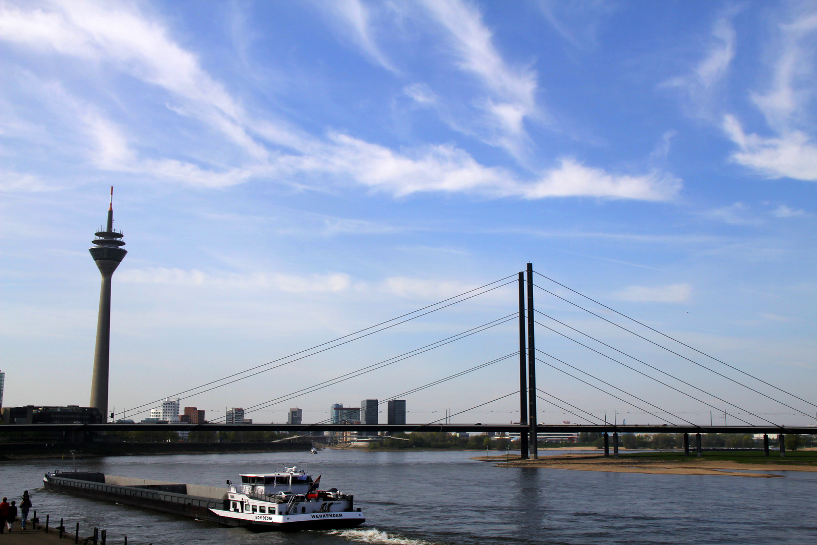 der Panoramablick am Rhein in Düsseldorf