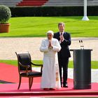 Der Papst im Garten von Schloss Bellevue