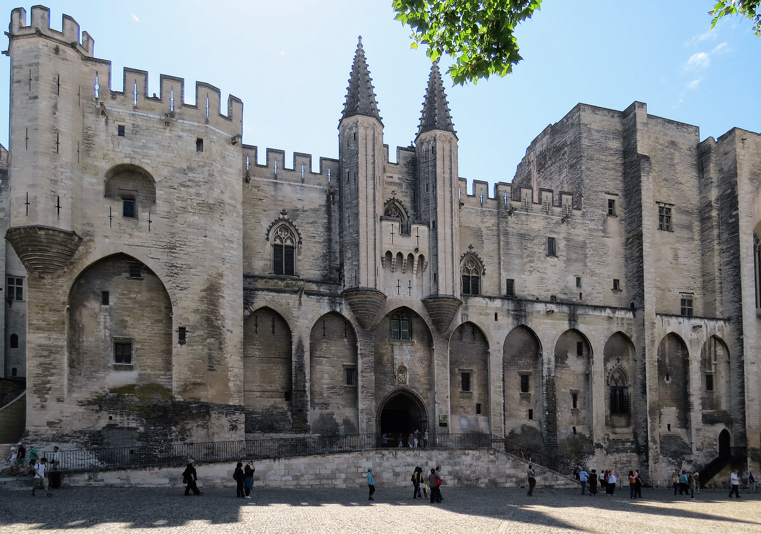 der Papstpalast in Avignon 