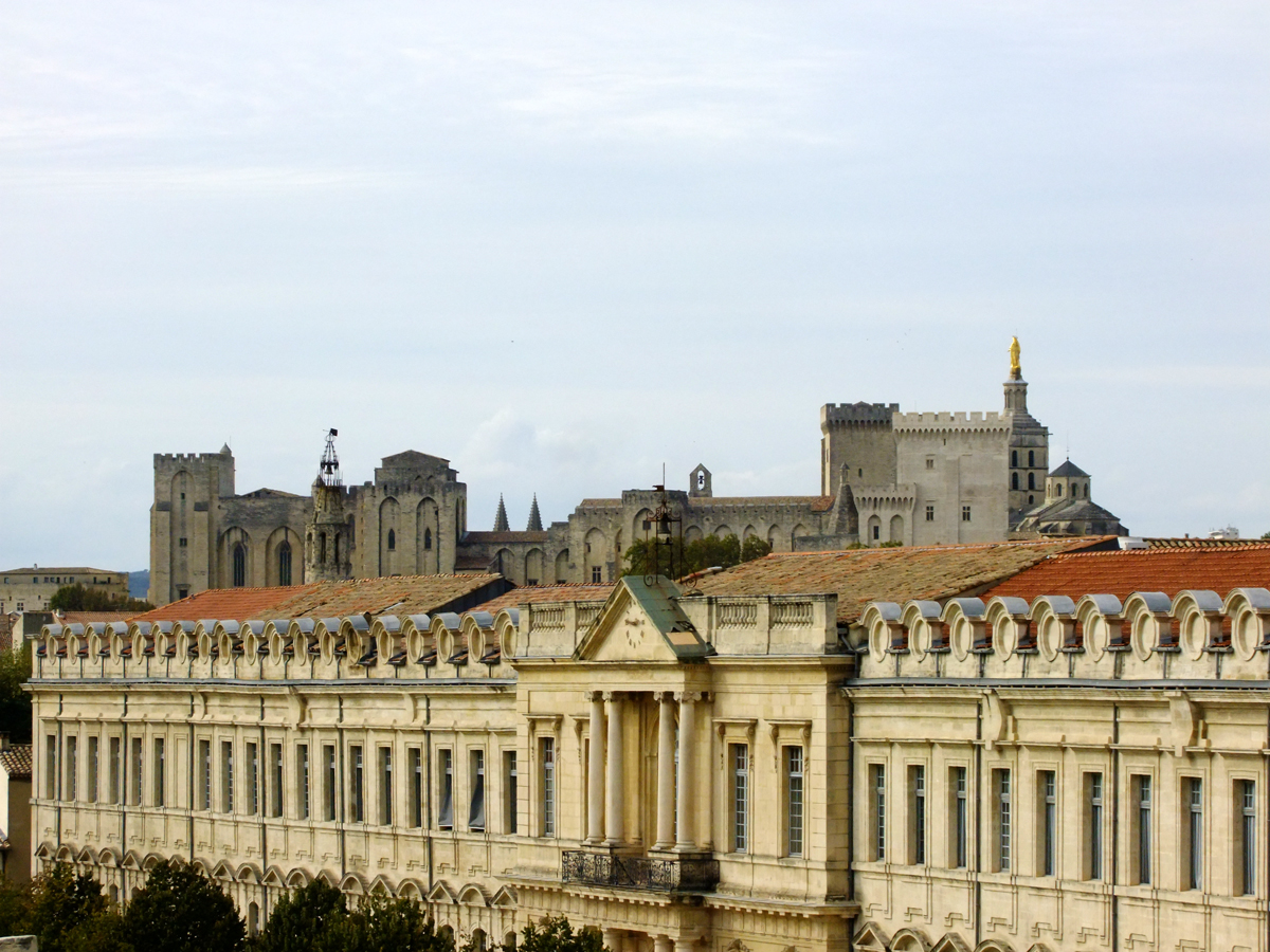 der papstpalast von avignon