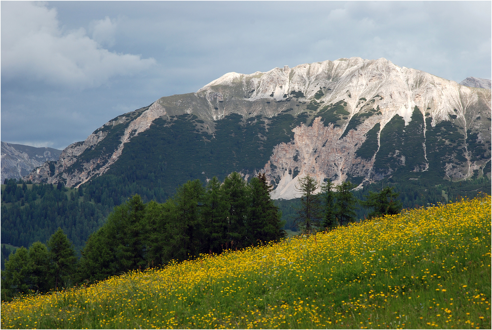 Der Paresberg über Wengen/La Val