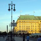 Der Pariser Platz im Abendlicht