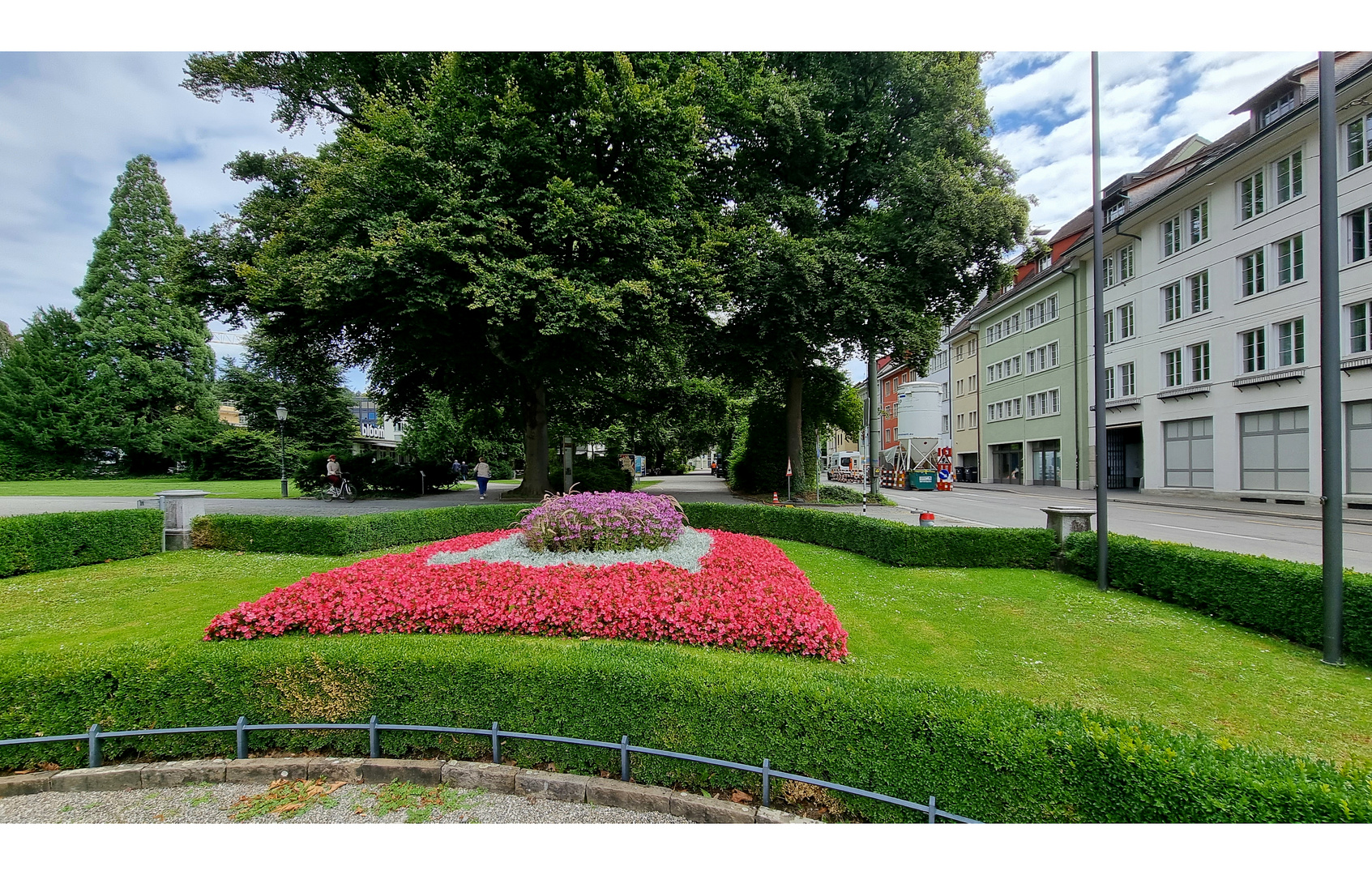 Der Park neben dem Stadthaus