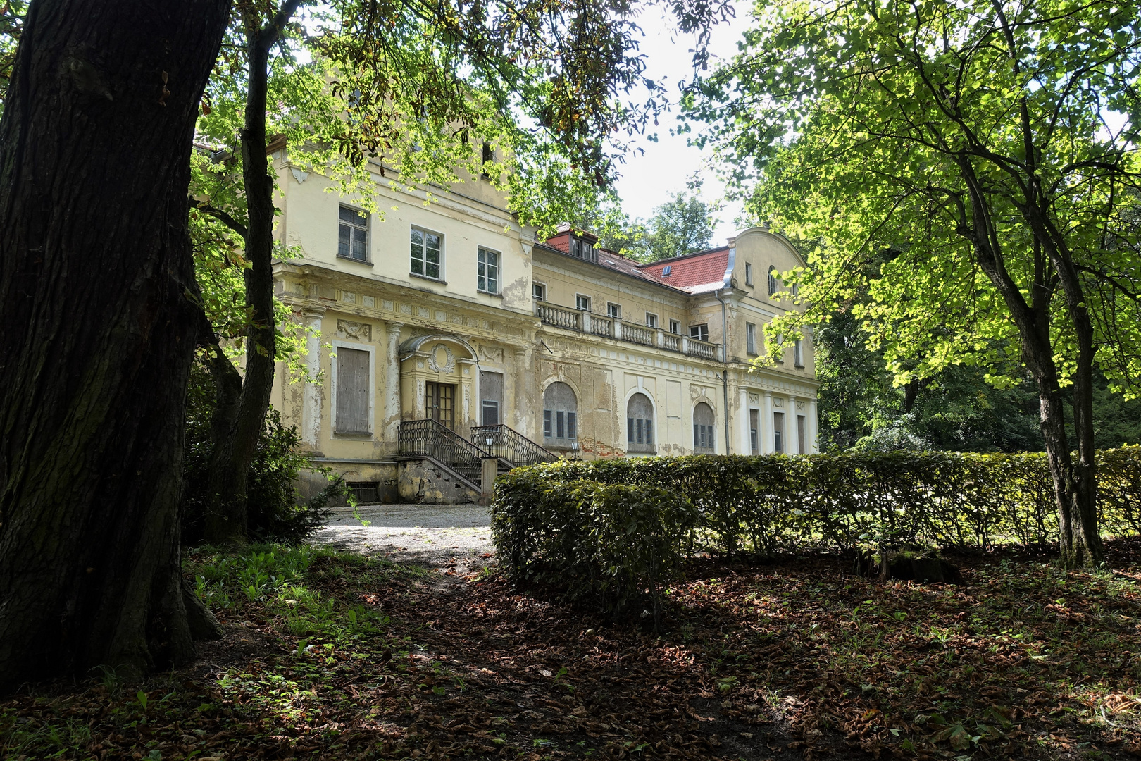 Der Park und das Schloss Tanenfeld