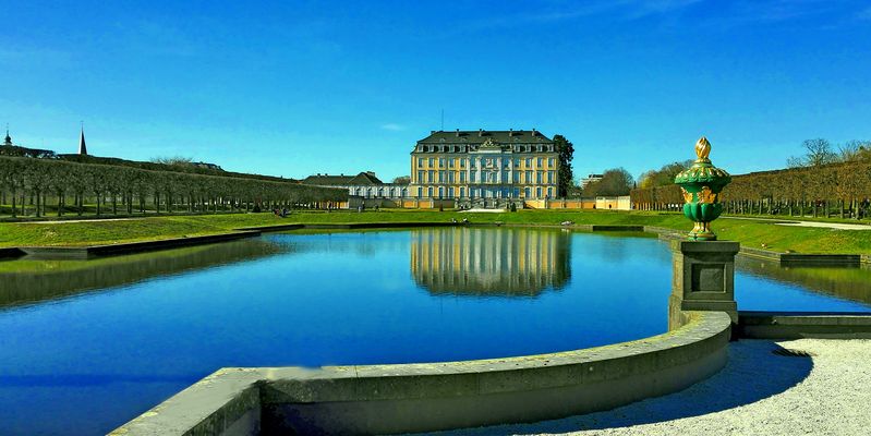 Der Park von Schloss Augustusburg in Brühl...