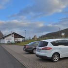 der Parkplatz vor unserem Haus