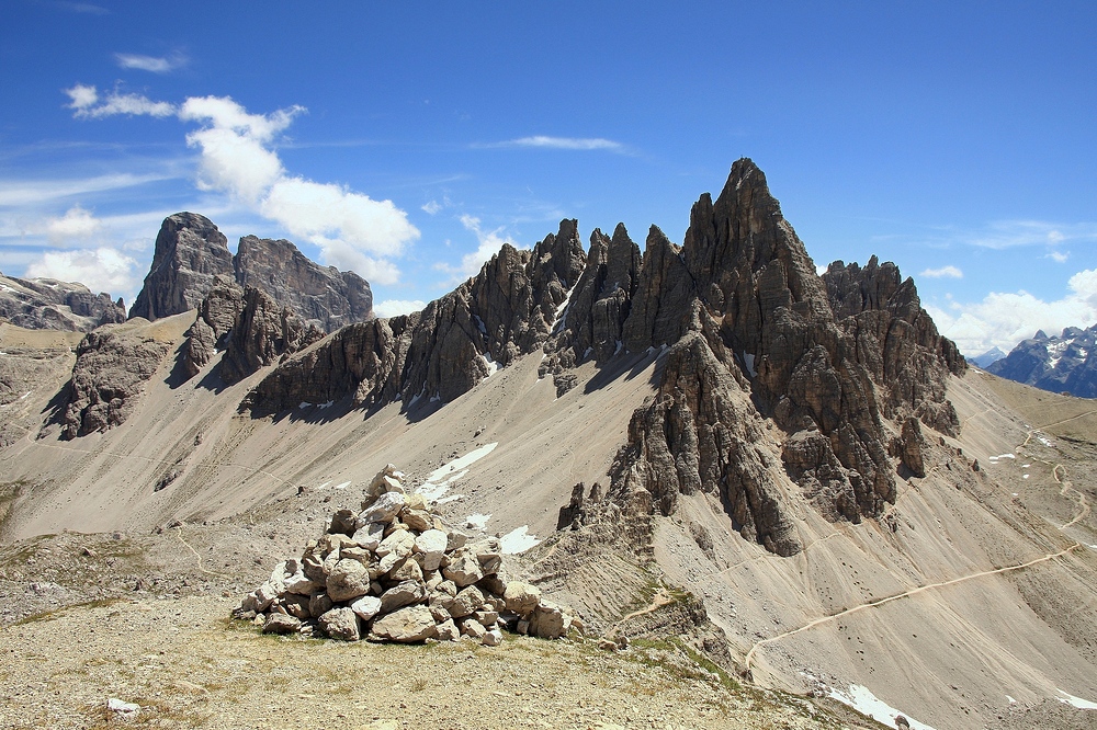 Der Paternkofel 2.744 m, aufgenommen vom Toblinger Vorknoten, er liegt direkt über der Kapelle...