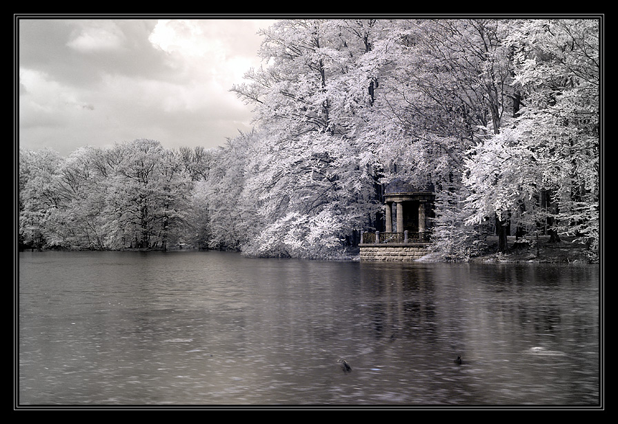 Der Pavillion am See