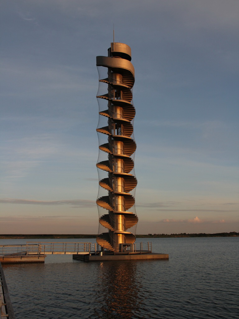 Der Pegelturm an der Goitzsche bei Bitterfeld