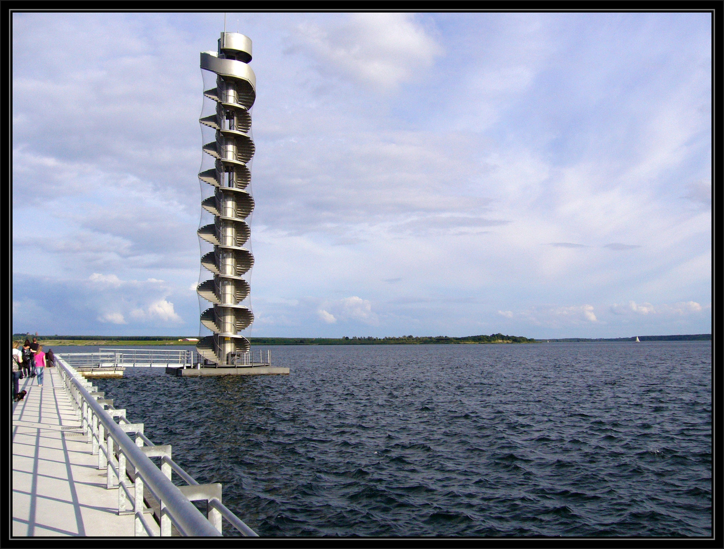 Der Pegelturm auf dem Goitzscher-See