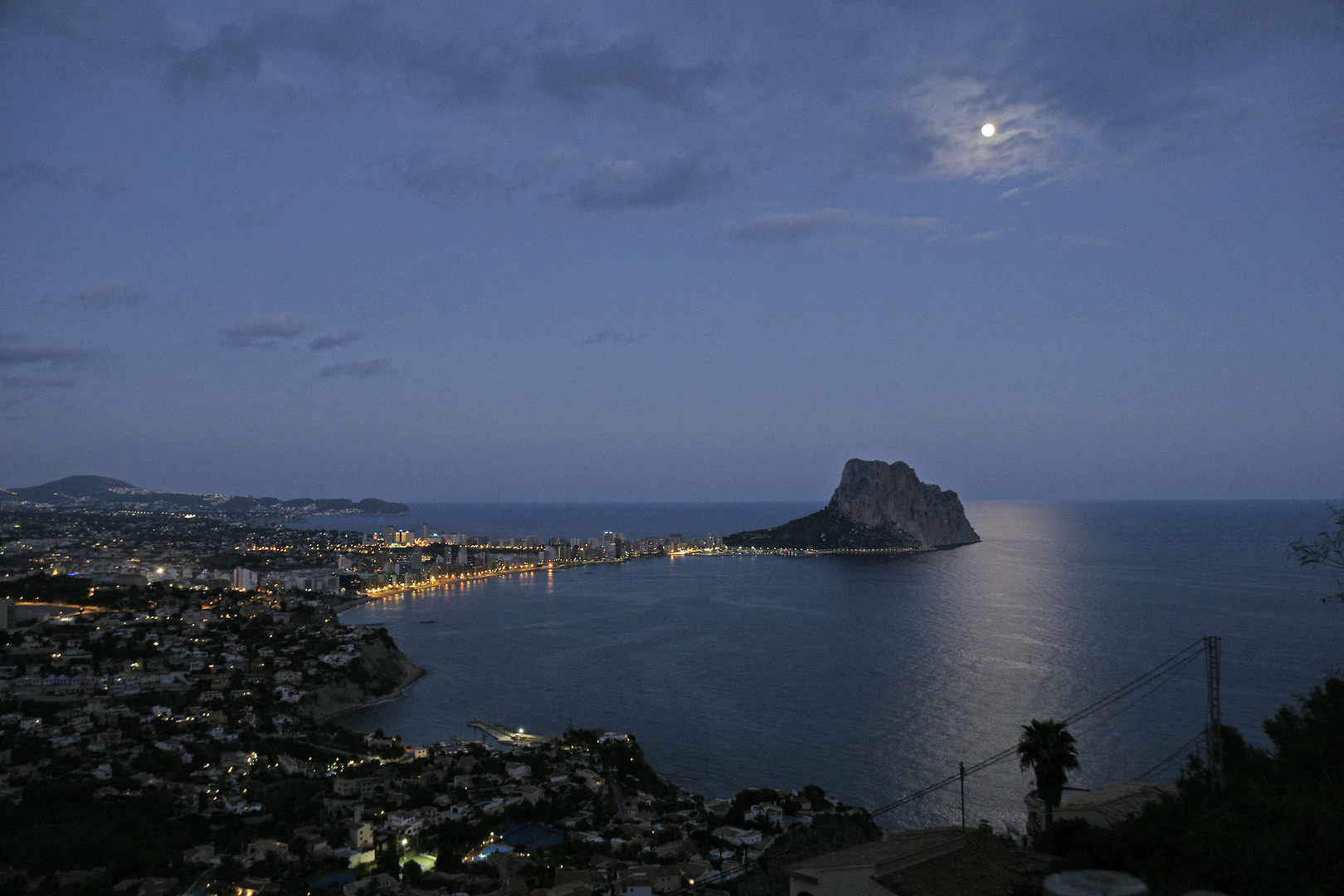 Der Penon de Ifach bei Vollmond