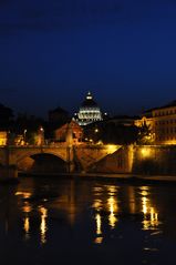 Der Petersdom bei Nacht