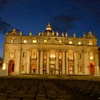 Der Petersdom in der Abenddämmerung