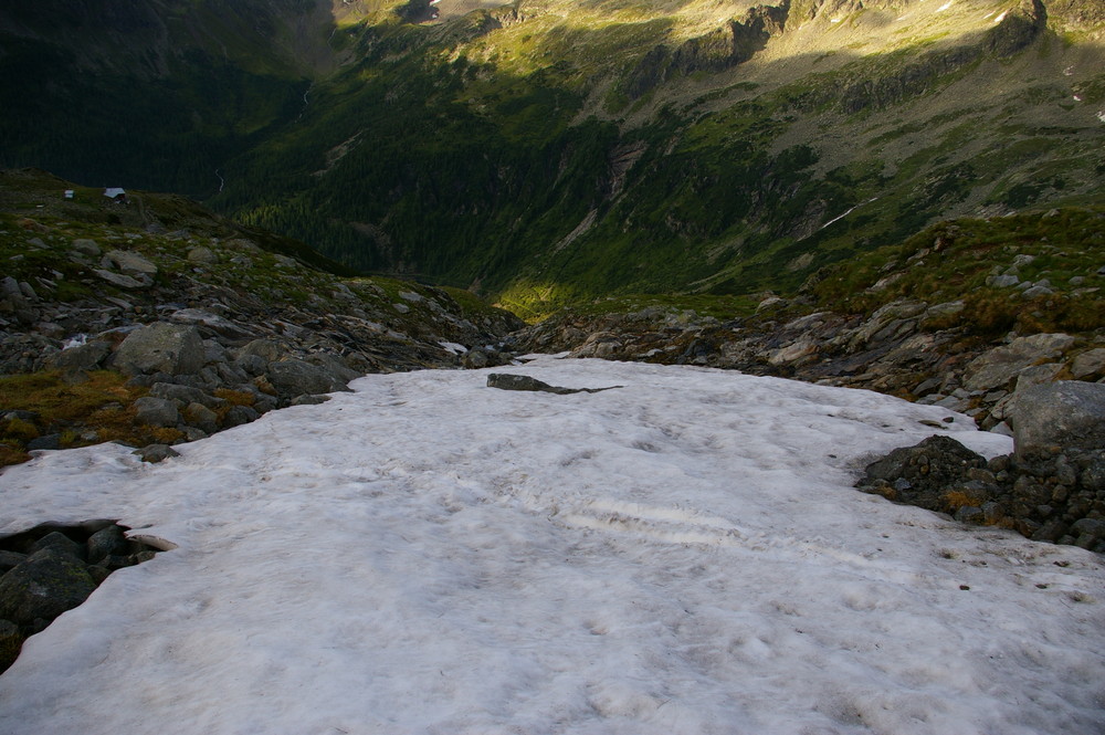 Der Pfad im Schnee