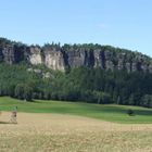 Der Pfaffenstein und rechts die Festung Königstein im Elbsandsteingebirge