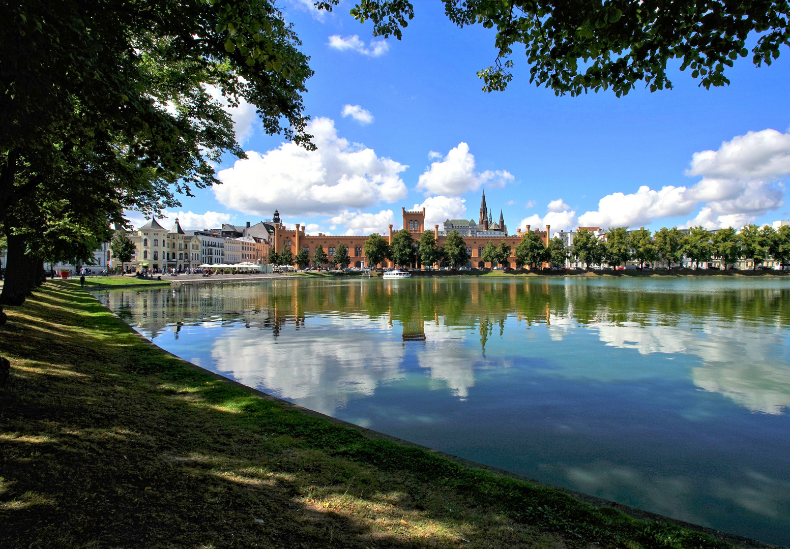 Der Pfaffenteich in Schwerin.