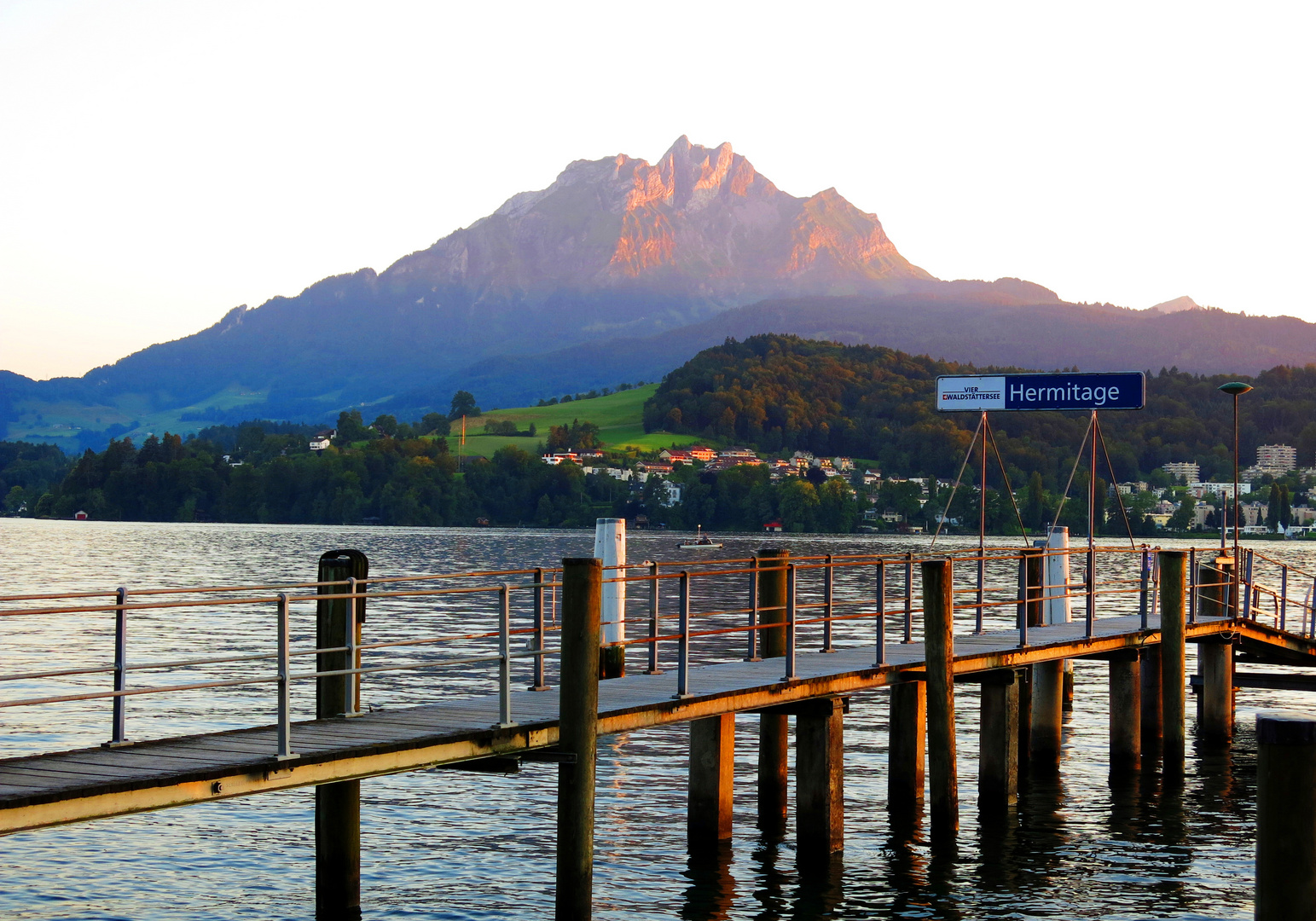 Der Pilatus im letzten Sonnenstrahl