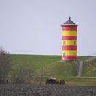 Der Pilsumer Leuchtturm bei Nieselregen