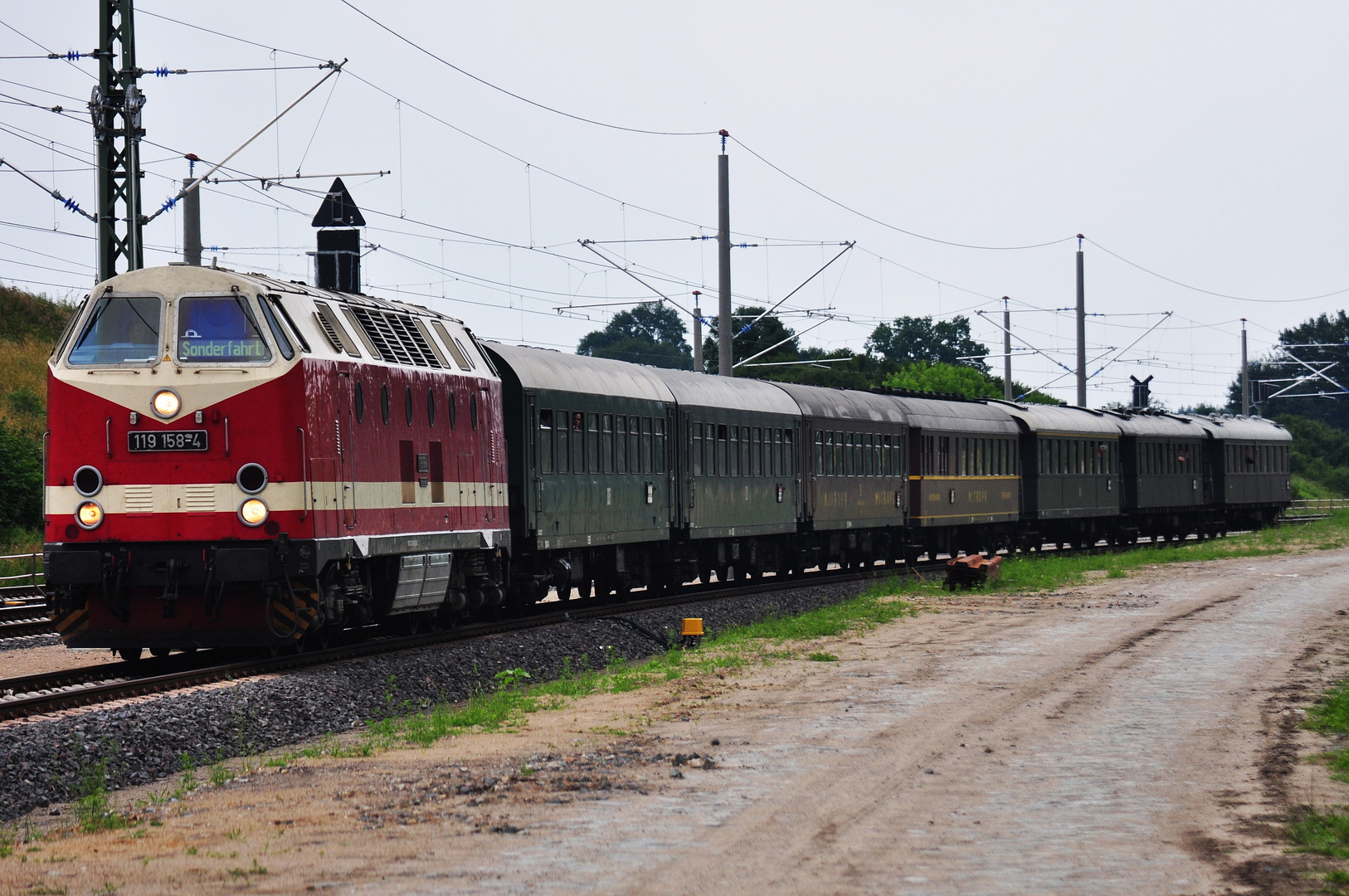 Der "Piratenexpress" mit der V 119 auf den Weg nach Ralswiek