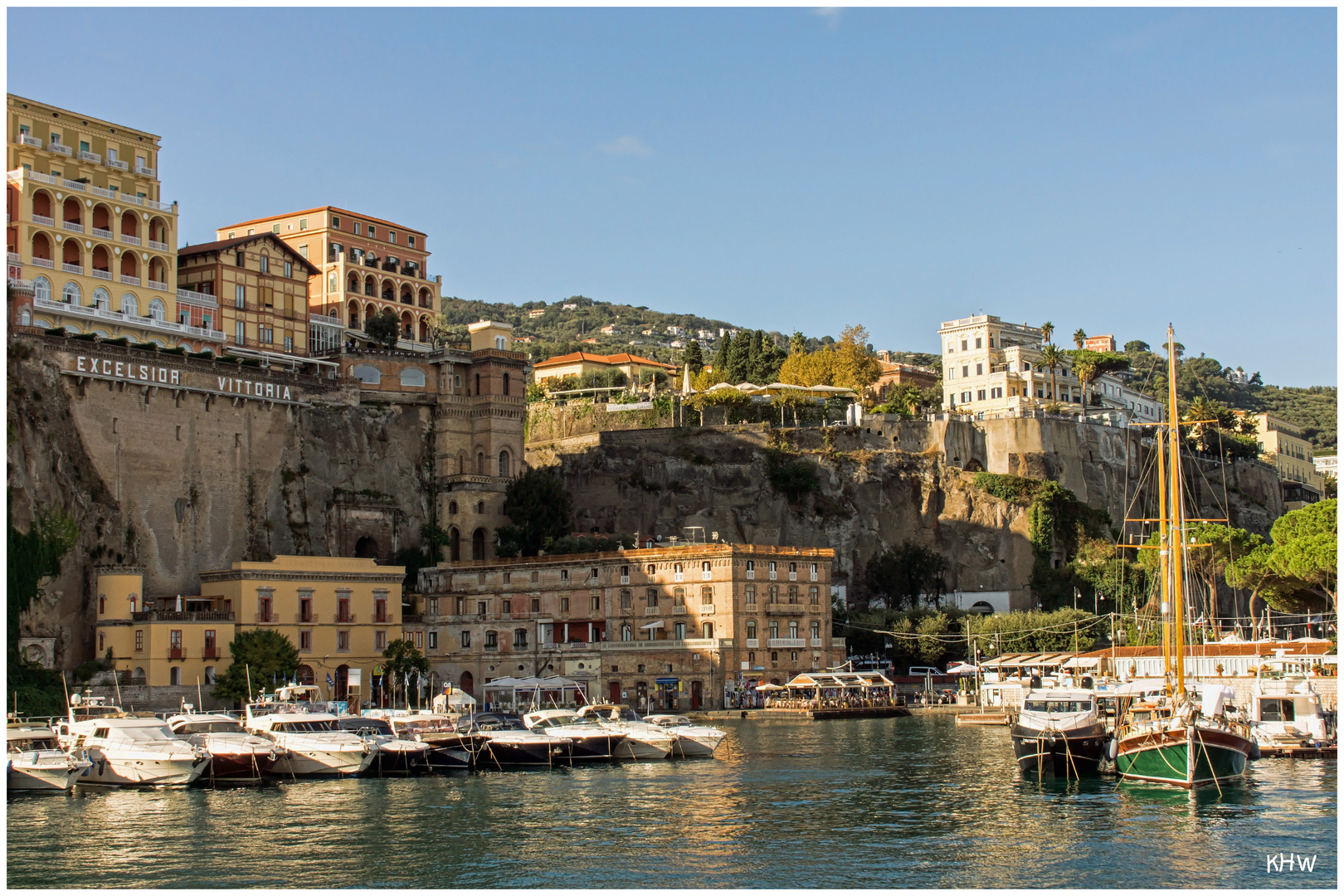 Der pittoreske Hafen "Marina Grande" auf Capri