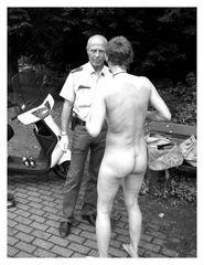 Der Polizist und die Nackte