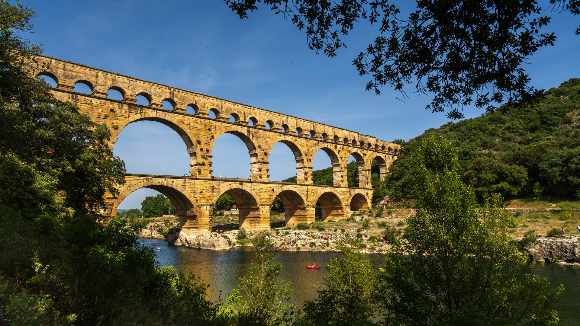 Der Pont du Gard (okzitanisch Pònt de Gard)