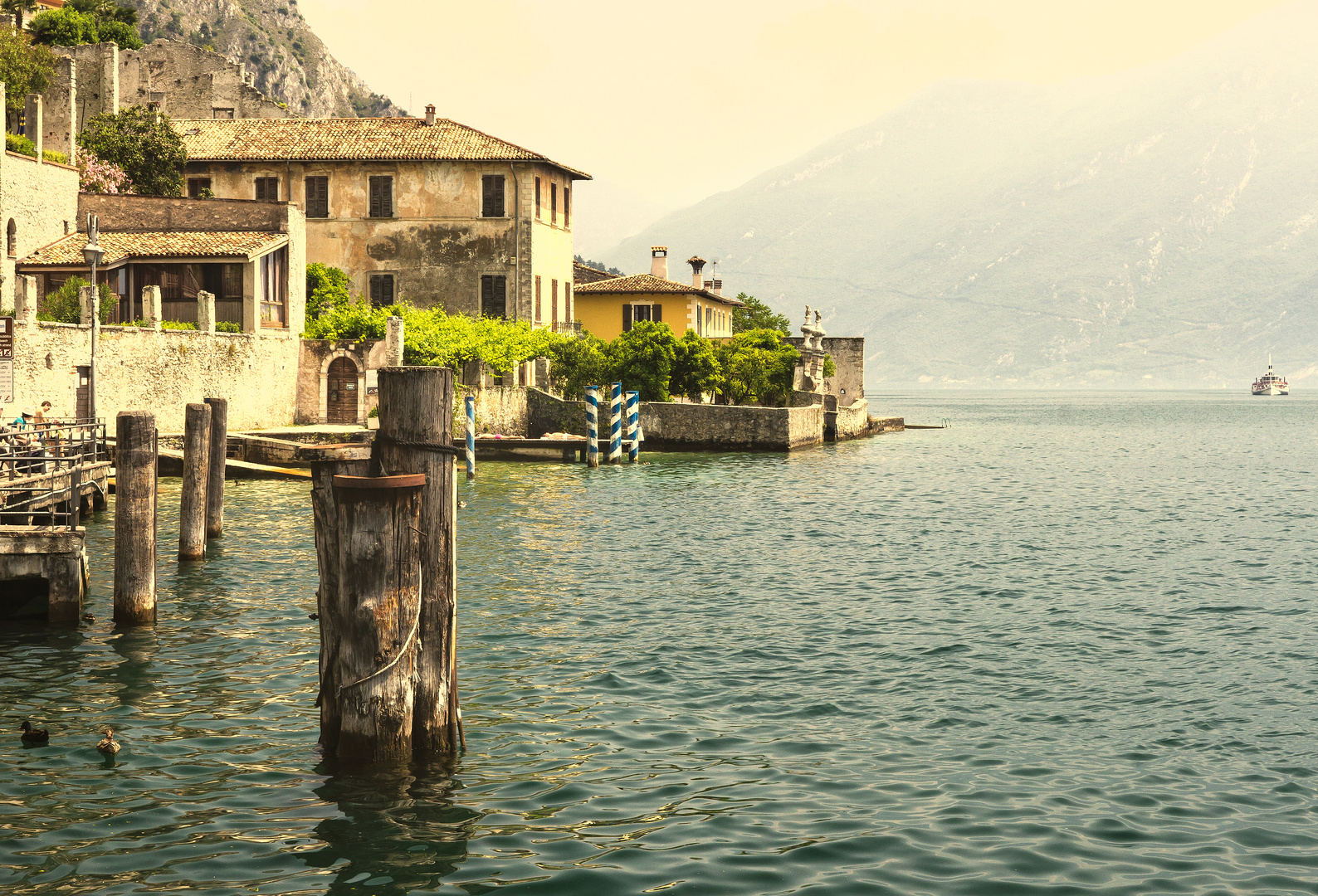 Der Porte Nuovo ( neuer Hafen) von Limone sul Garda