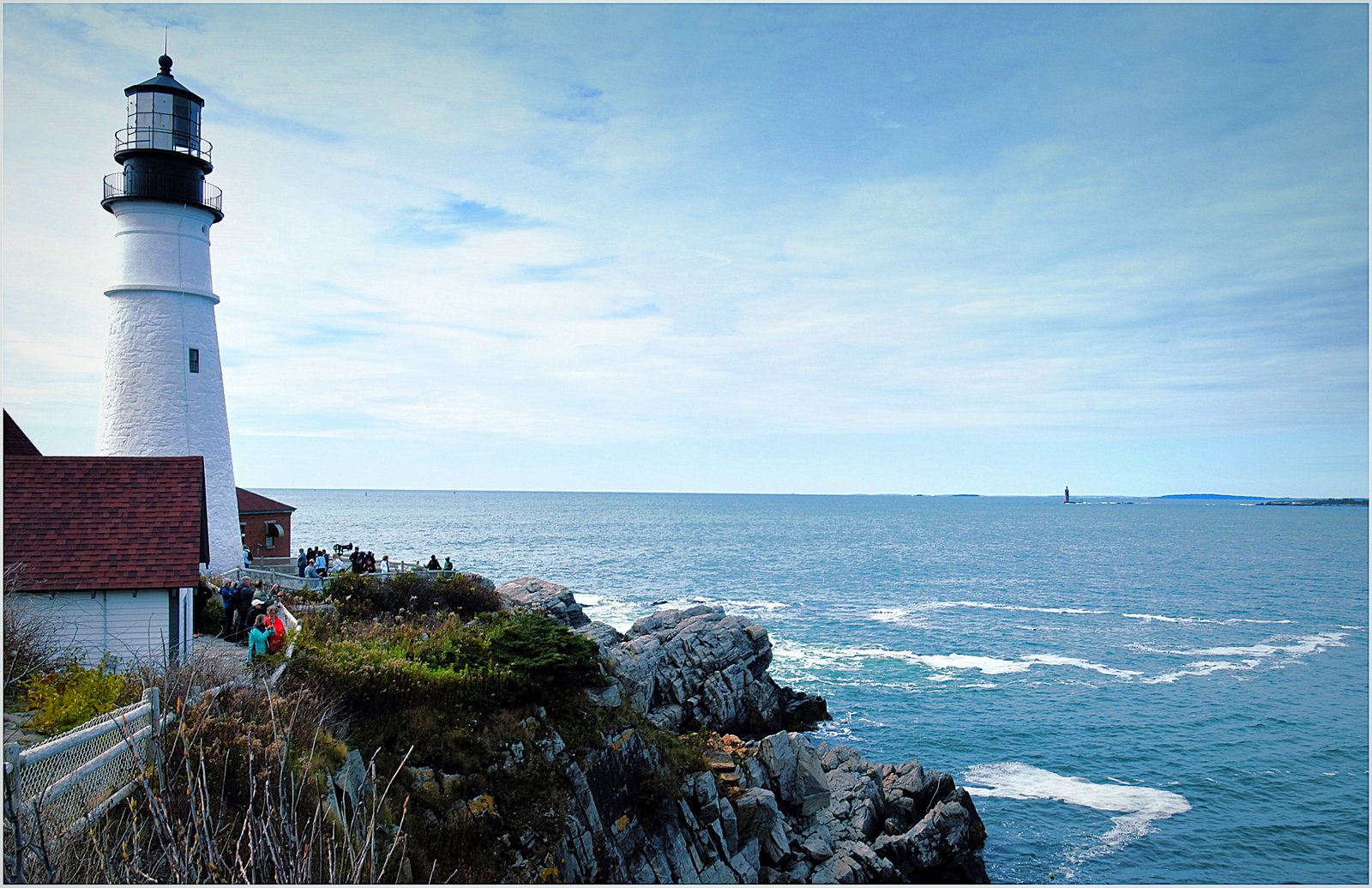 ... Der Portland Head Light an der Steilküste ...