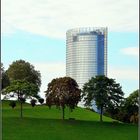 Der Post Tower in Bonn  an den Rheinauen...