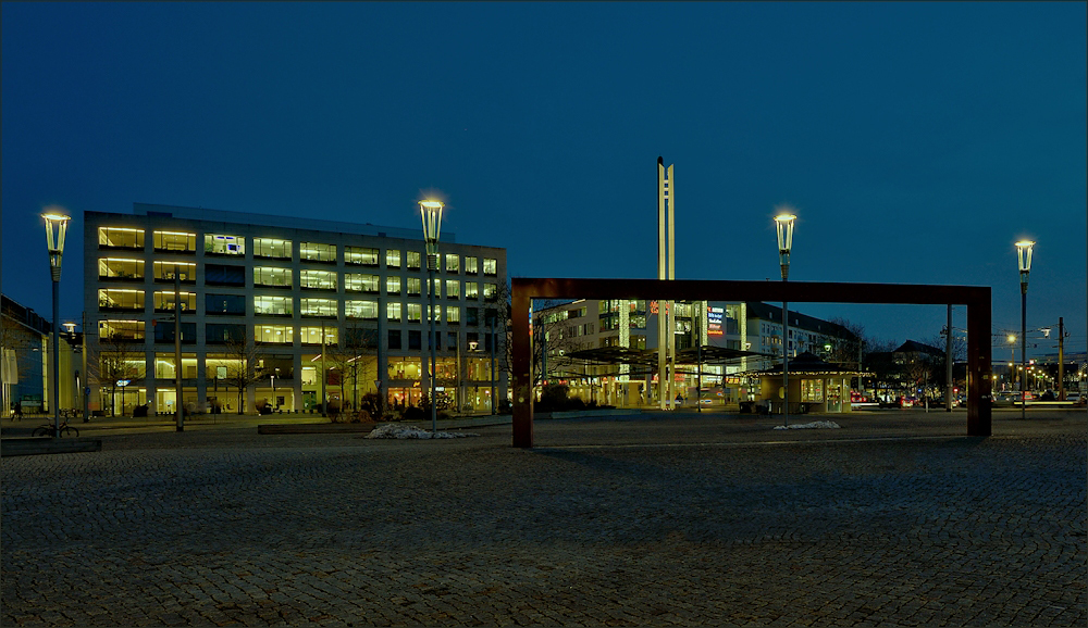 Der Postplatz von Dresden ...