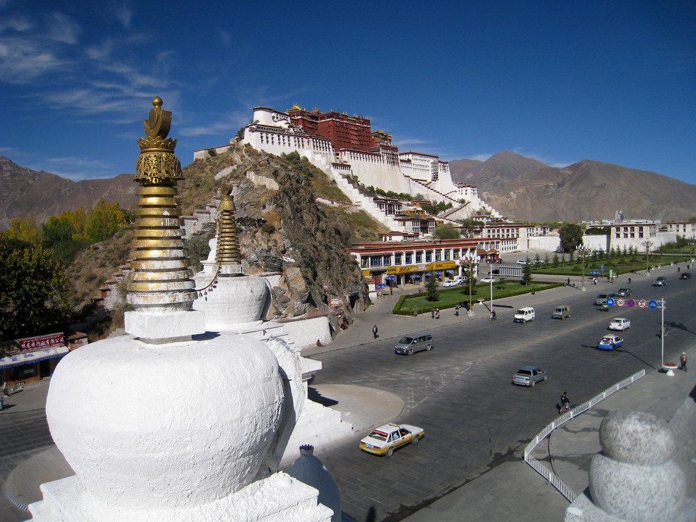 Der Potala-Palast in Lhasa (Tibet)