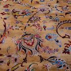 Der Pracht-Teppich wurde von 1200 Frauen aus dem Iran handgeknüpft