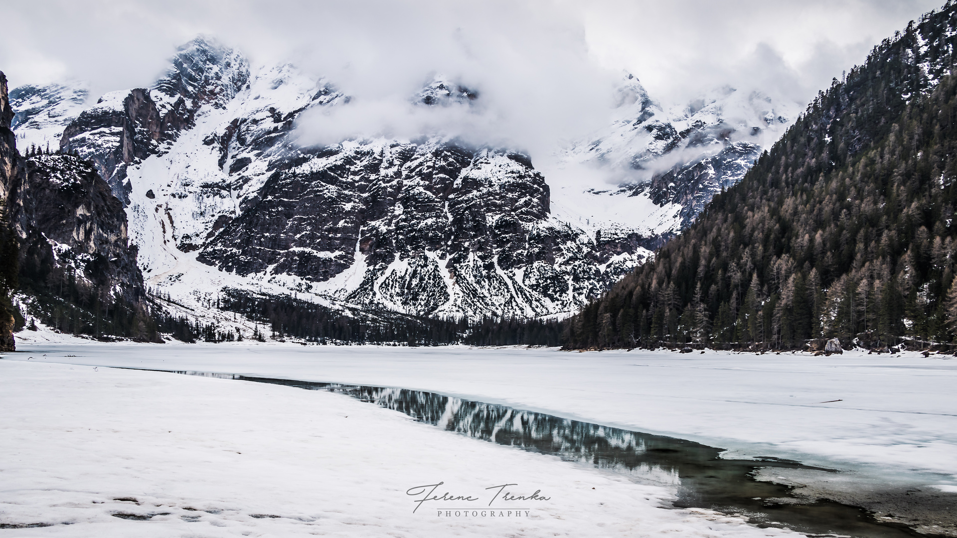 Der Pragser Wildsee im Winter