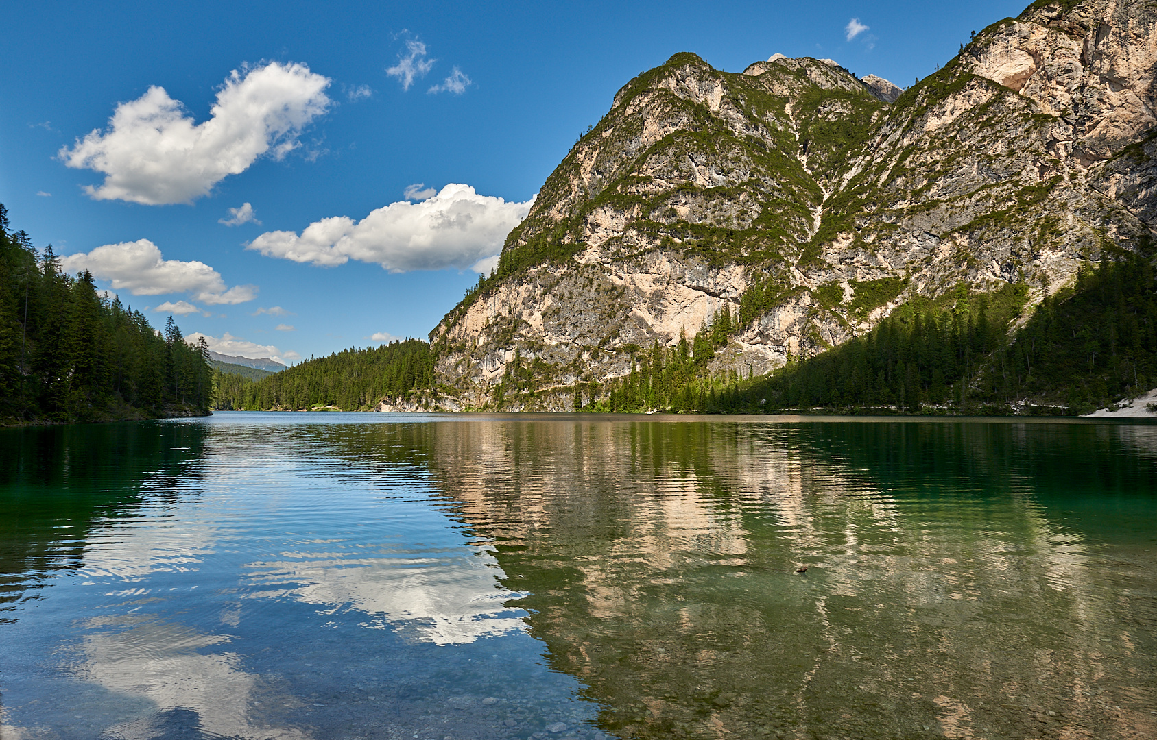 Der Pragser Wildsee ist ein Bergsee im Pragser Tal in der Südtiroler Gemeinde Prags.