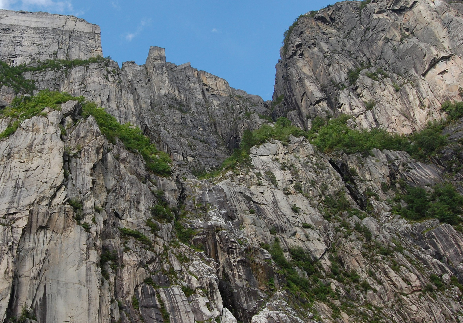 der Preikestolen vom Lysefjord aus gesehen