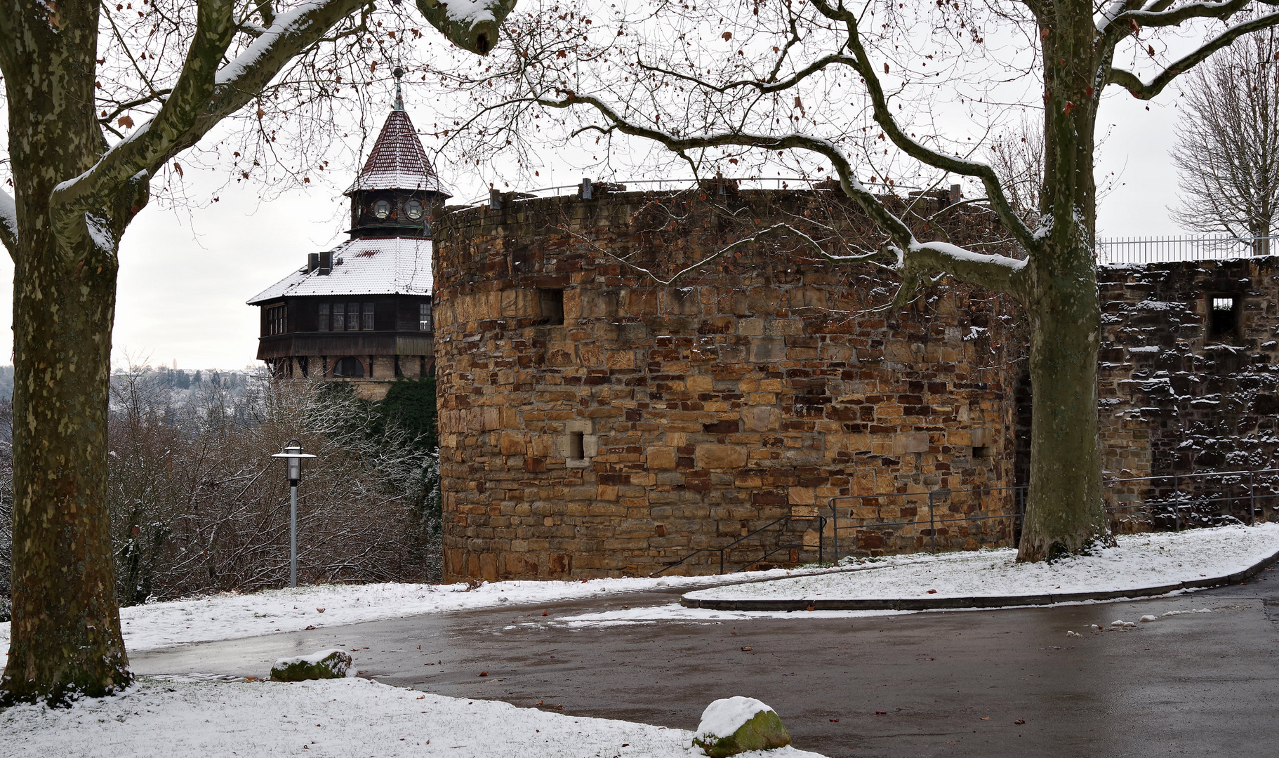 der Pulverturm, der Burganlage