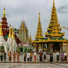 Der Putztrupp in der Shwedagon-Pagode