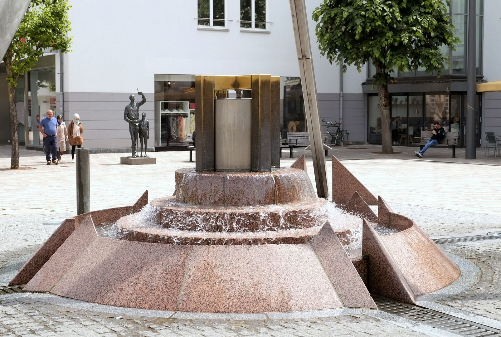 der Pyramidenbrunnen