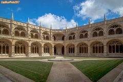 Der quadratische Kreuzhof des Mosteiro dos Jeronimos